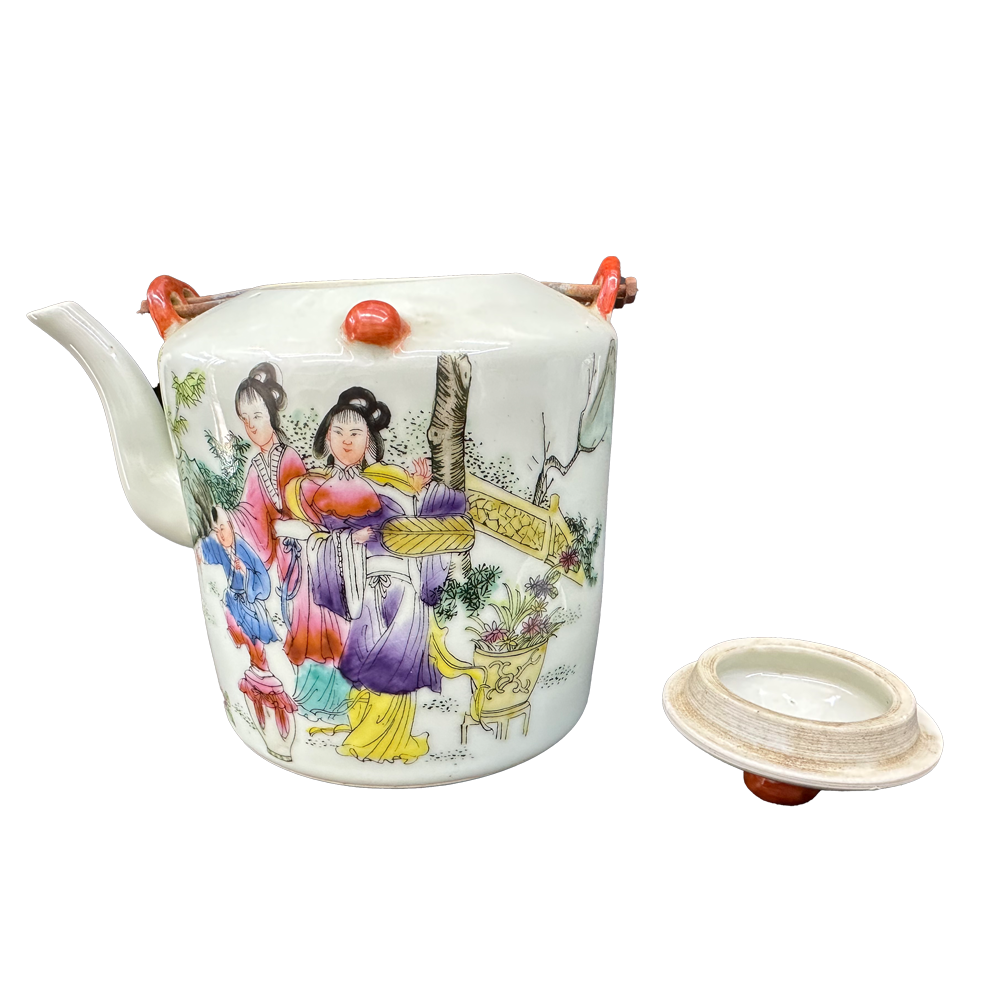 A straight - cylinder teapot with light crimson - colored figure paintings in the style of the Republic of China period
