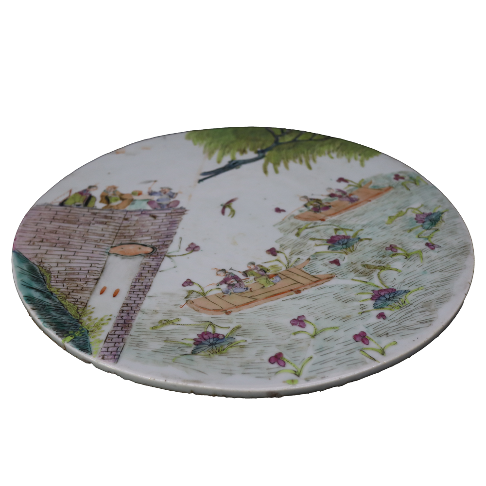 A famille - rose porcelain panel with figures and landscapes in the style of the Tongzhi period of the Qing Dynasty