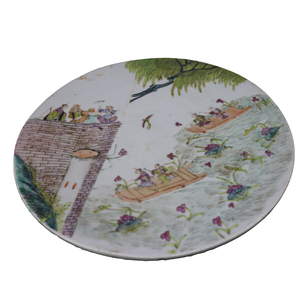 A famille - rose porcelain panel with figures and landscapes in the style of the Tongzhi period of the Qing Dynasty