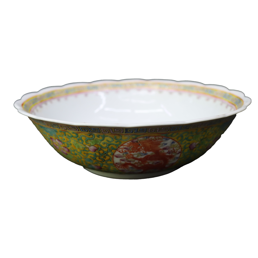 A large famille - rose bowl with a circular dragon pattern in the style of the Guangxu period of the Qing Dynasty