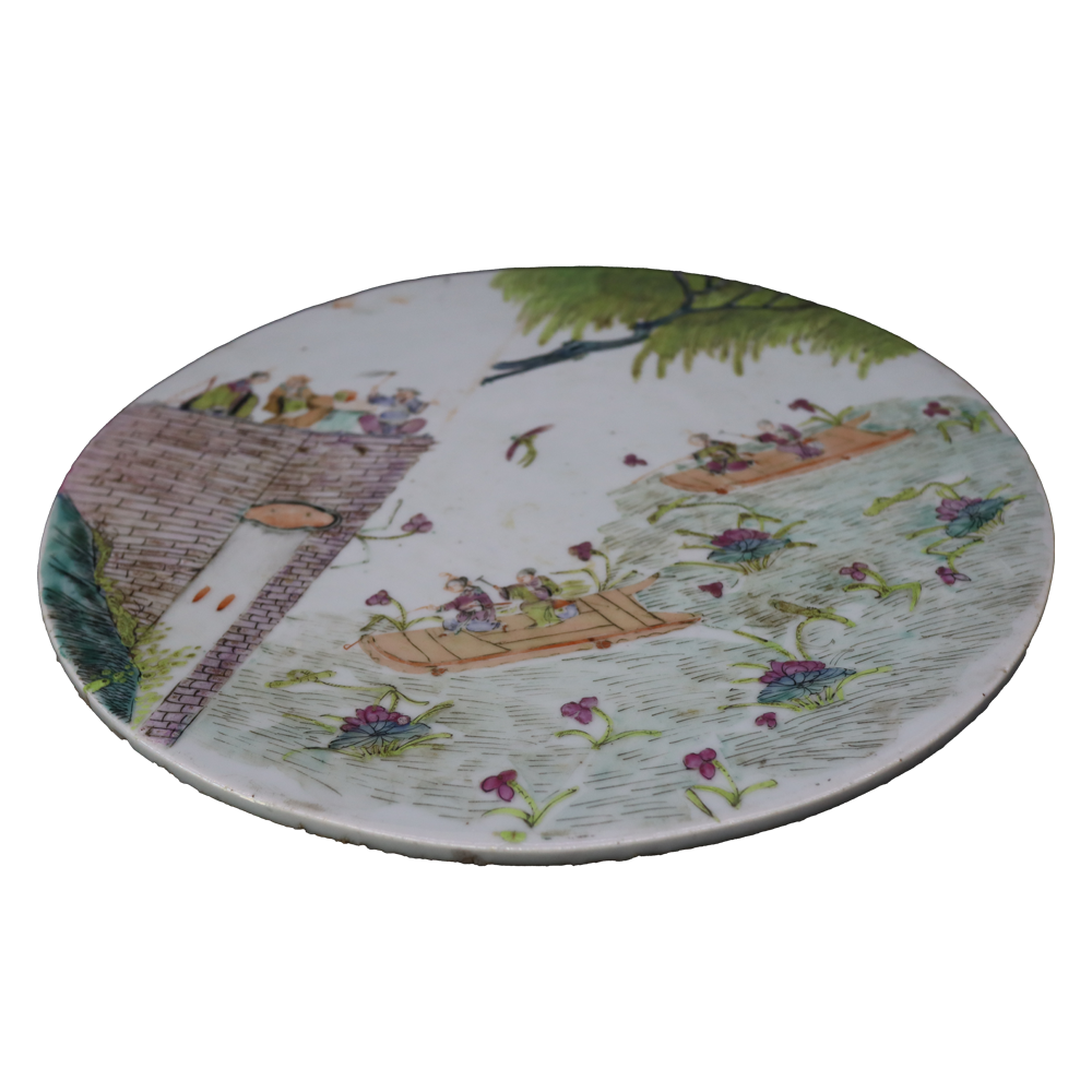 A famille - rose porcelain panel with figures and landscapes in the style of the Tongzhi period of the Qing Dynasty